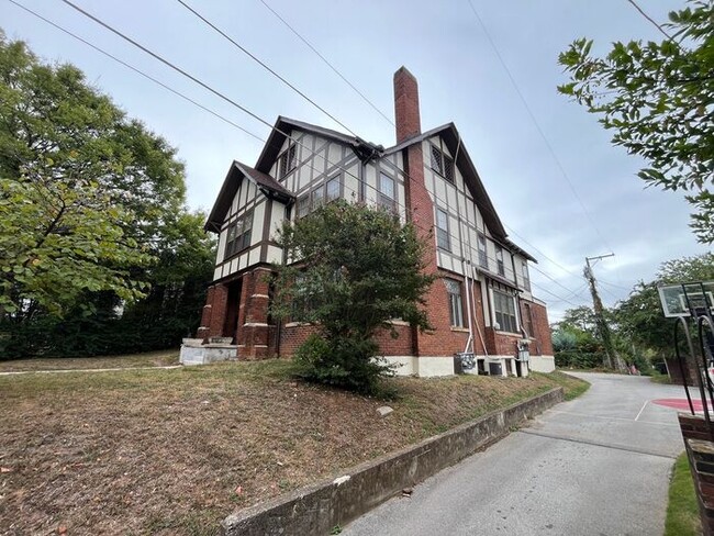 Building Photo - 510 Fortwood Pl Unit 2 Rental