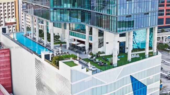 Building Photo - 398 NE 5th St Unit 3209