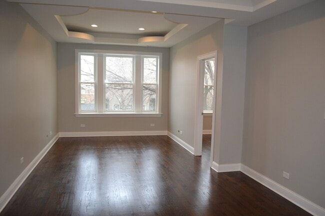 Building Photo - 3233 W Fullerton Ave Unit 2F