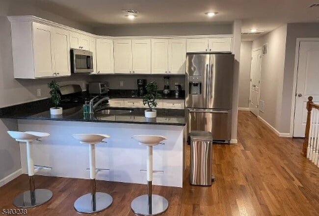 Photo - 201 Schuyler Ave