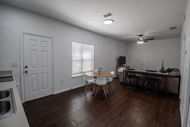 Photo - Rental Near Downtown Lakeland!!