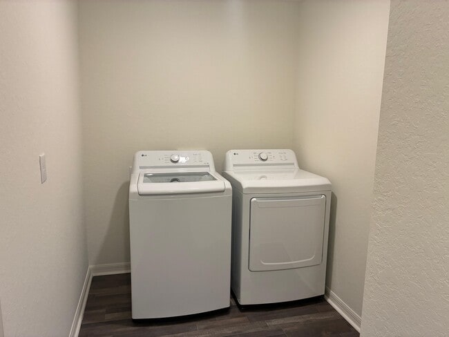 Photo - 3471 Ledgewood St