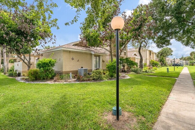 Photo - Renovated 2/2 in Oakwood Villas! Unit 107