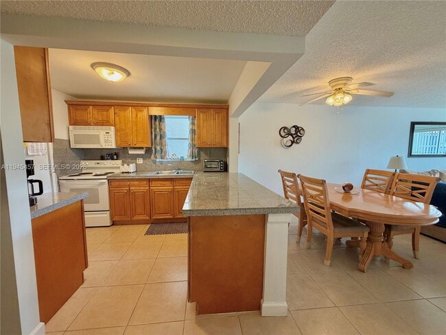 Photo - 2324 S Cypress Bend Dr Unit 316