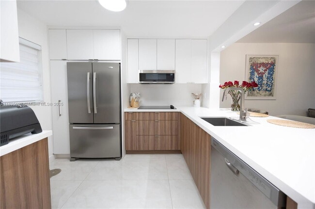 Building Photo - 10875 SW 112nd Ave Unit 204