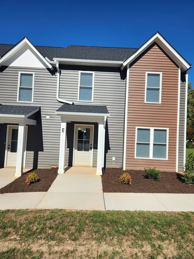 Blackstone-New Construction 3 Bed 2.5 Bath Townhouse-Fort Pickett Area - Blackstone-New Construction 3 Bed 2.5 Bath Townhouse-Fort Pickett Area