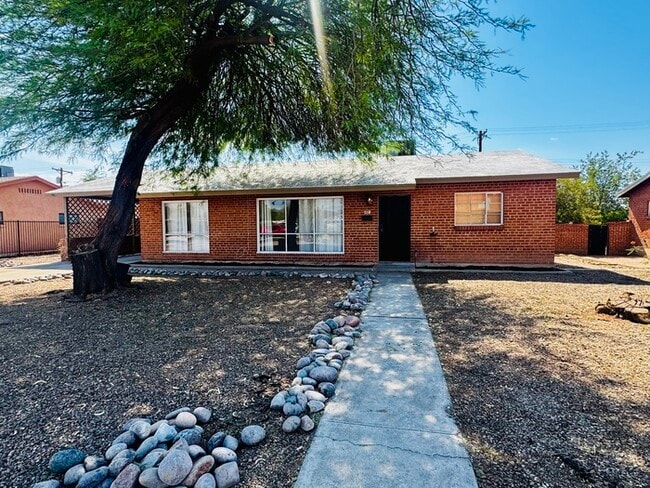 Building Photo - FOR RENT Rental