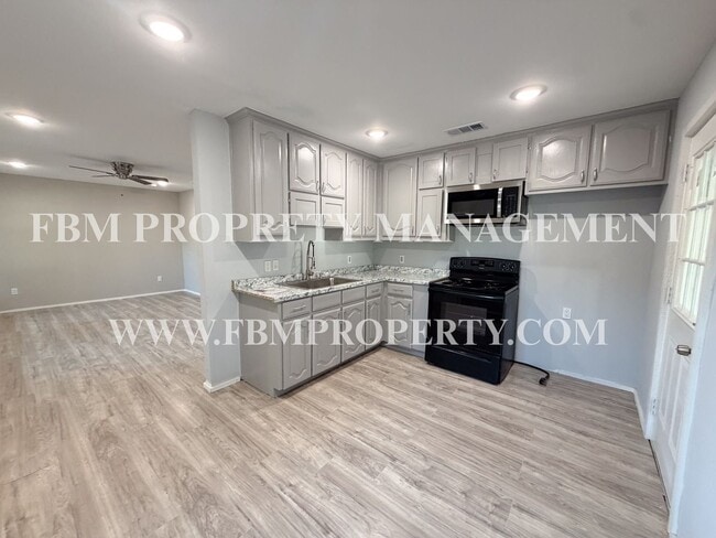 103 E Allyn Ave