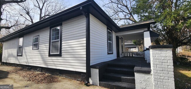 Photo - 884 Thurmond St NW