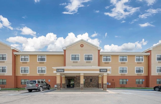 Furnished Studio-Fort Wayne - South