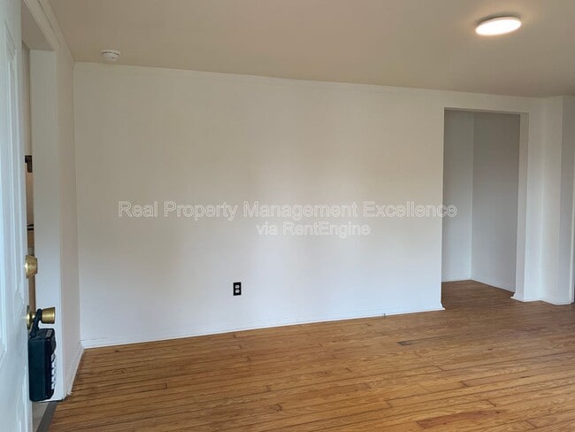 Photo - 410 W Watson St