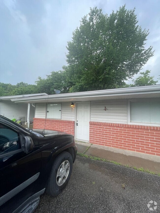Building Photo - 721 A-C US HWY 62 Unit A Rental