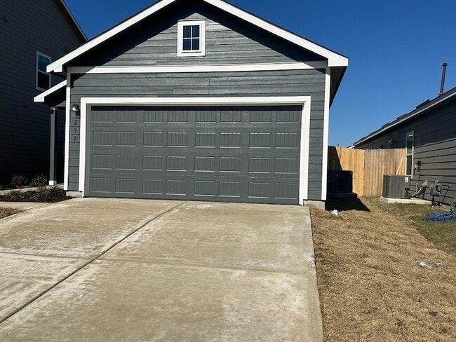 Photo - 239 Mica Trl