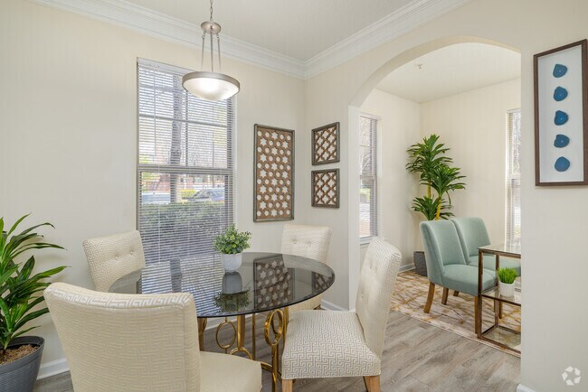 1BR, 1BA - 889SF - Dining Room - LANDING SQUARE