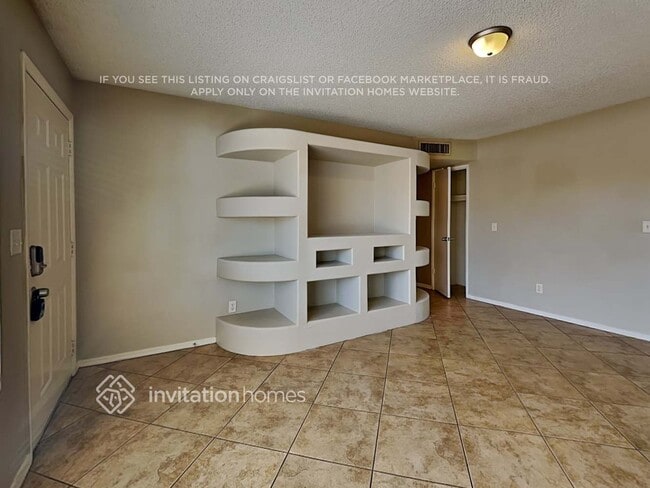 Photo - 618 N 69th Ave