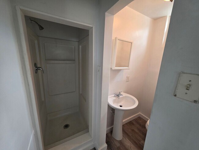 Photo - 450 S Heald St