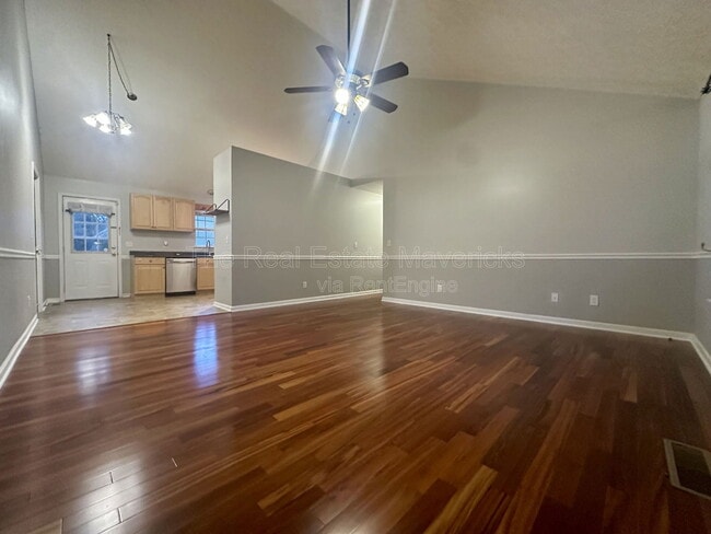 Photo - 695 Prater Rd