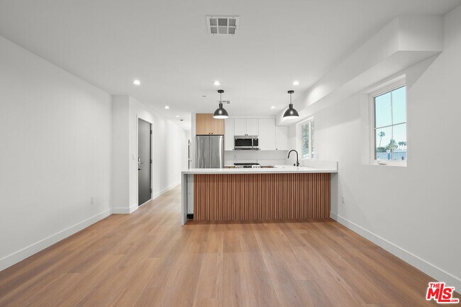 Photo - 1331 N June St Condo Unit 1/4