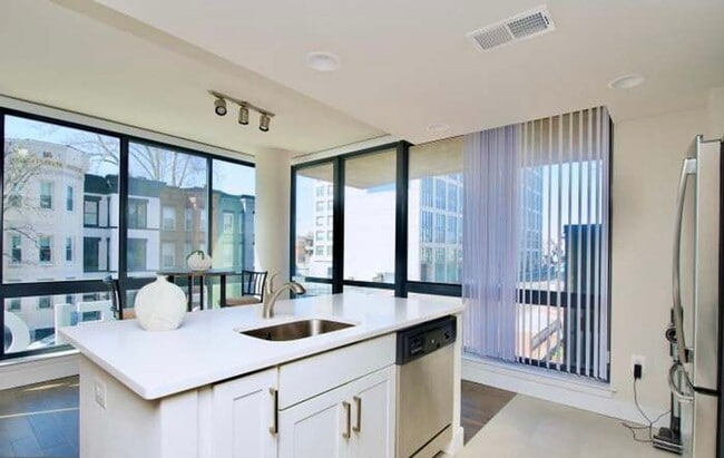 Photo - 2 Bedroom 2 Bathroom Modern Condo at The Lexicon, NoMa Neighborhood, Modern Appliances, Covered P...