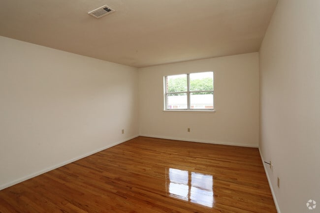1 BD, 1BA (700sqft) - Bedroom