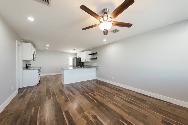 4653 S 38th Gln