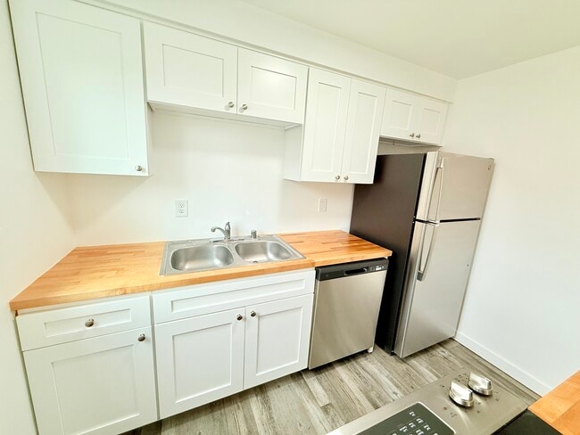 2302 I St NE Unit 2
