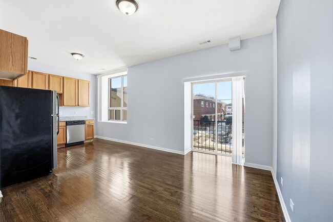 Photo - 2451 W Howard St