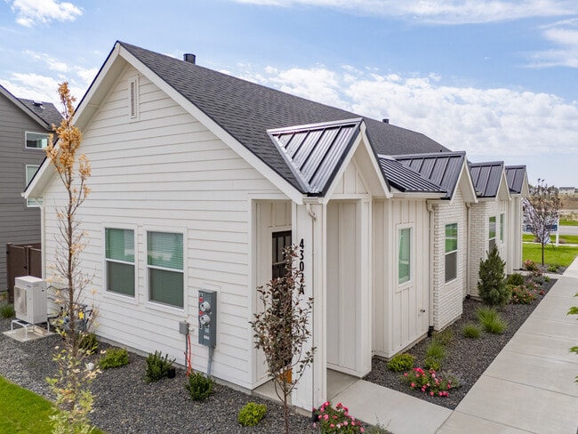 Building Photo - 4113 Hill Ln