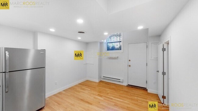 Photo - 389 Beacon St