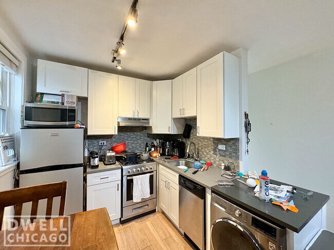 Photo - 541 W Belmont Ave Unit 1