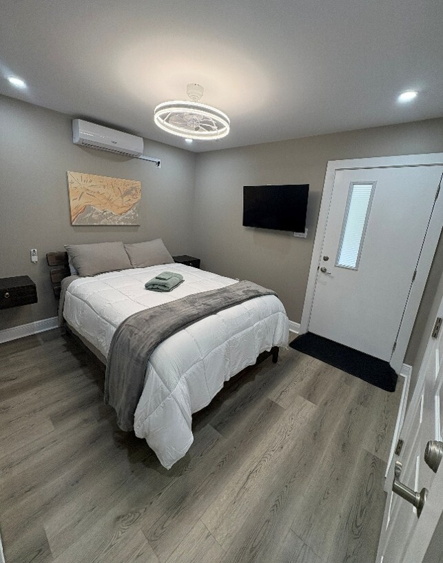 Full Bedroom