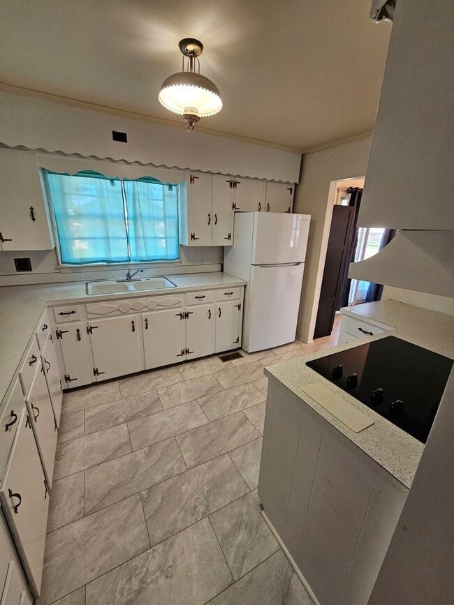 Photo - 3-Bedroom Home in Sparta with Hardwood Floors, Carport & Covered Porches