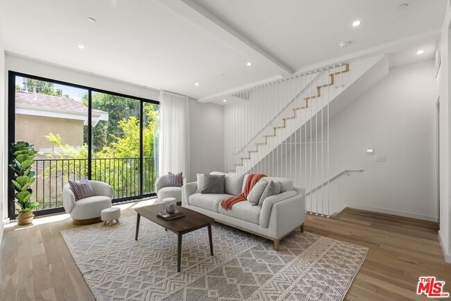 Photo - 1413 S Doheny Dr