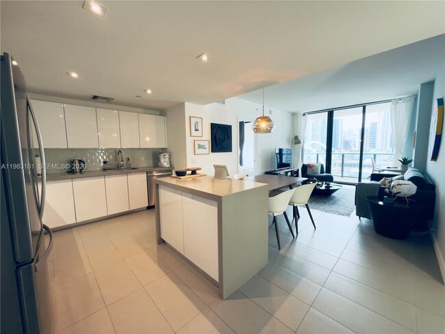 Building Photo - 1600 NE 1st Ave Unit 1407