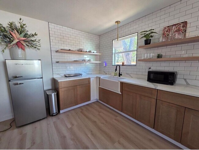 421 E Orchard