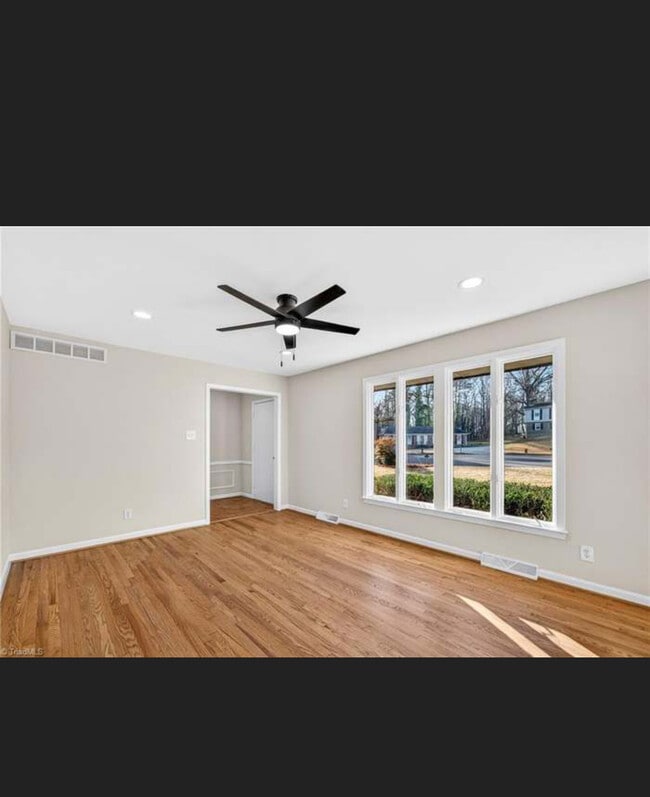 Photo - Single house