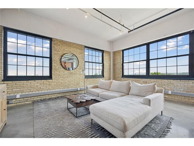 Building Photo - 730 Stinson Blvd NE Unit 414