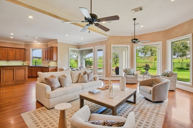 Building Photo - 2 Wilmington Ct