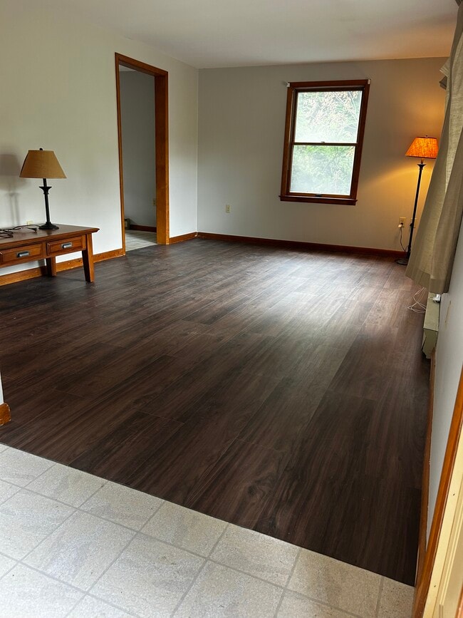 Building Photo - 15042 Bittinger Rd Rental