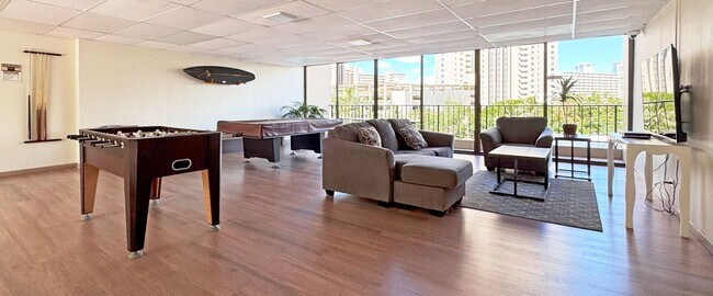 Photo - 411 Hobron Ln