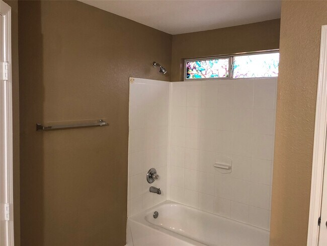 Photo - 19615 Hollington Dr