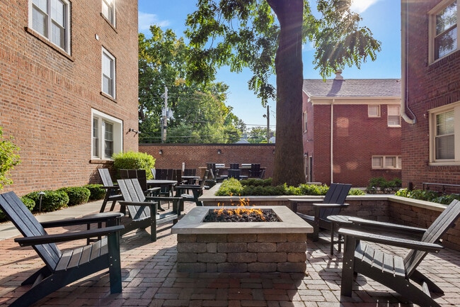 Building Photo - Buckingham & Balmoral