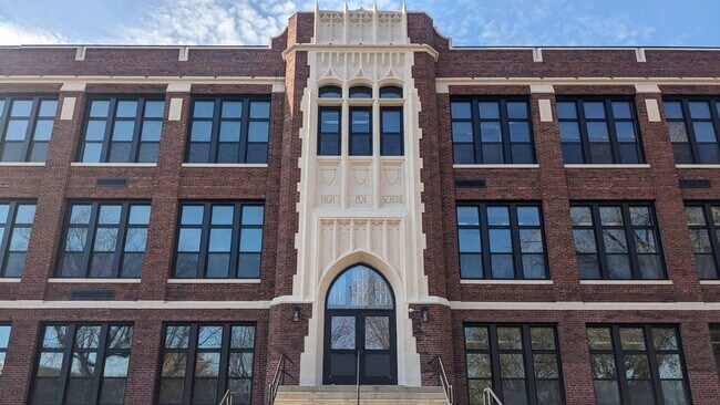 200 Dayton St Unit 303