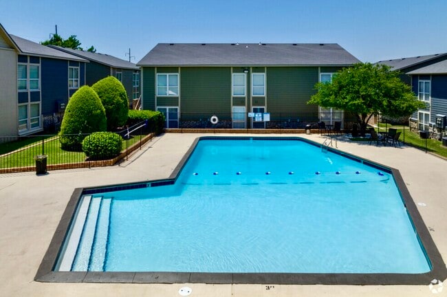 POOL AREA - The Cottages@Hefner RD Apartments