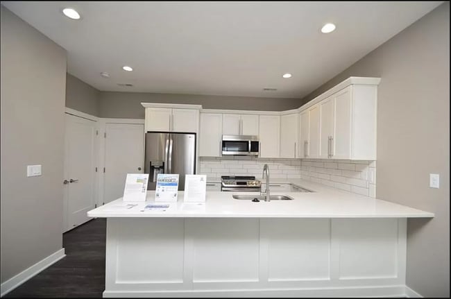 Photo - 660 SE Greyson Ln