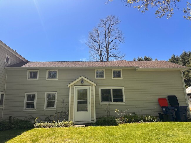 Photo - 1933 Salt Point Tpke Unidad Spacious 1 br guesthouse