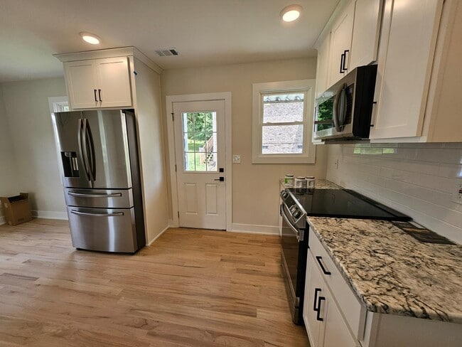 Photo - 2818 Vaulx Ln