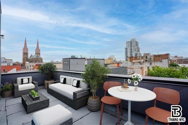 Building Photo - 3 bedroom in Brooklyn NY 11206 Unit 4 Rental