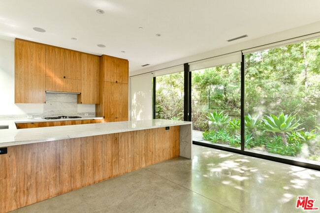 Photo - 848 Milwood Ave