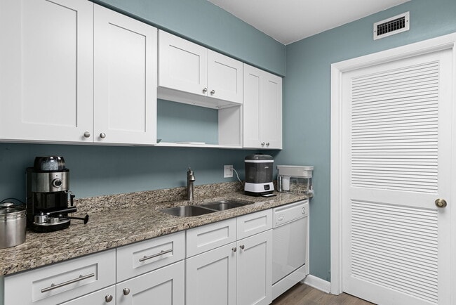 Photo - 260 Crown Oaks Way Unidad 102